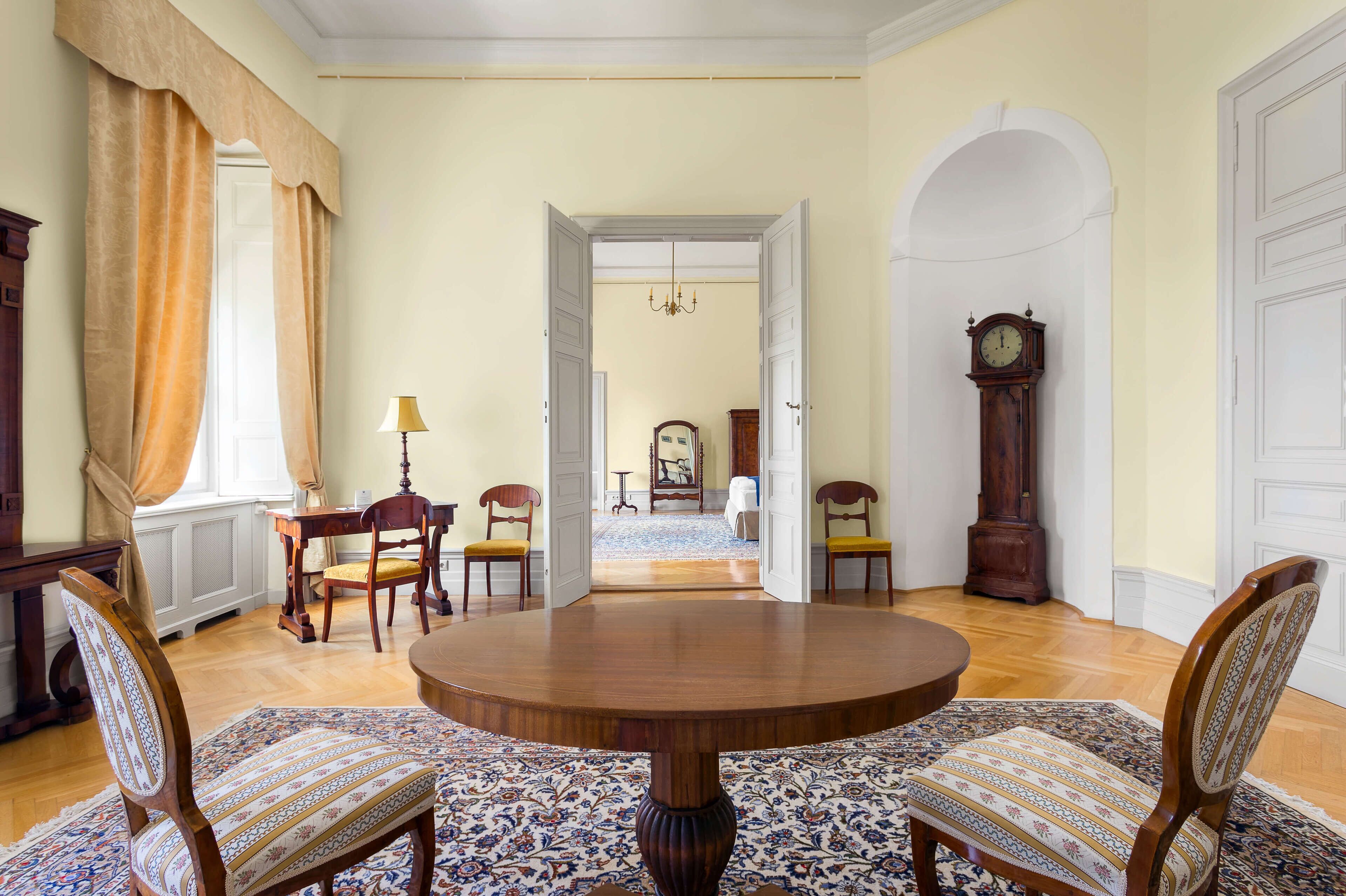 presidential suite | living area