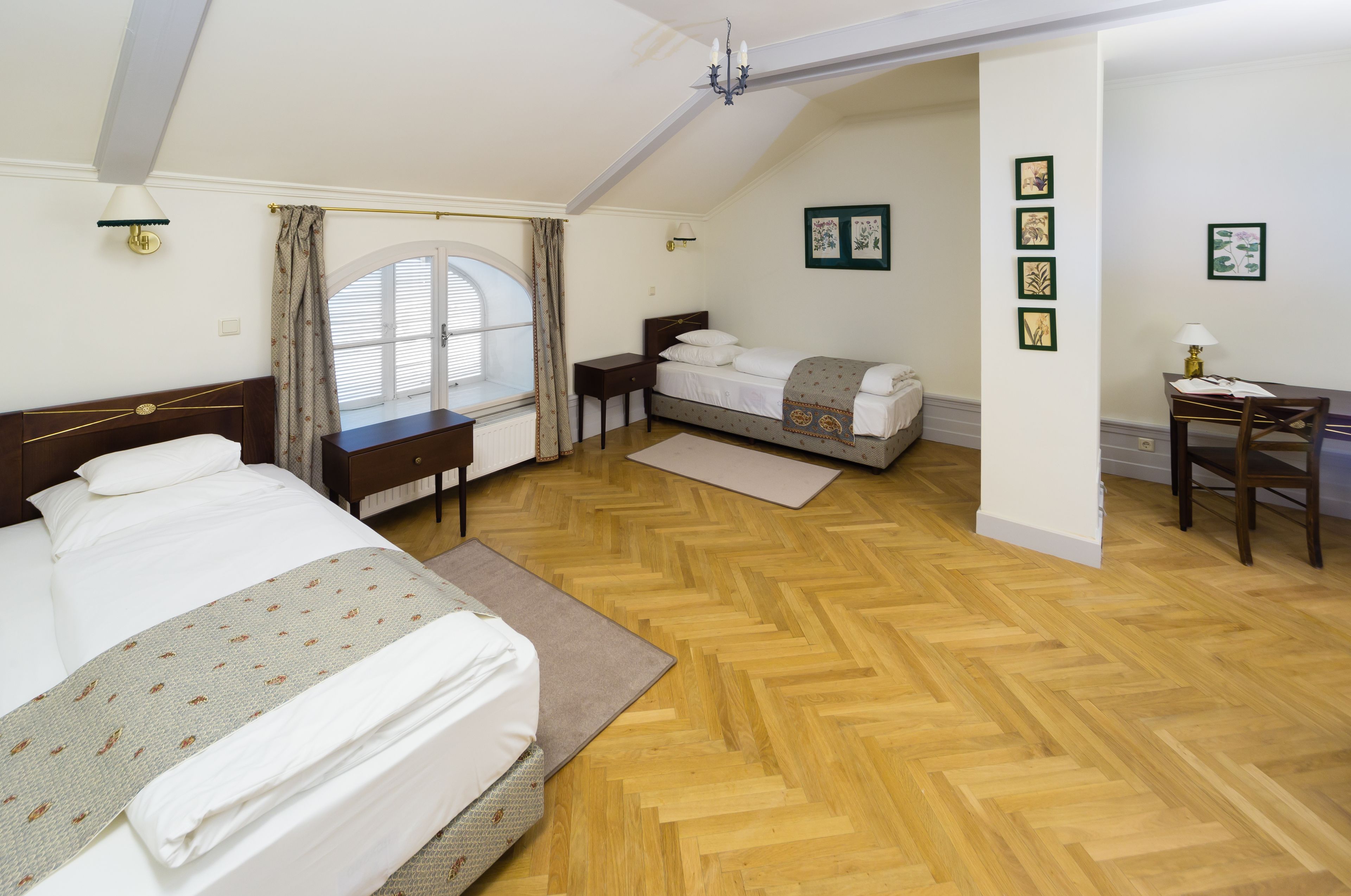 standard double or twin room | 1 bedroom, minibar, in-room safe, desk