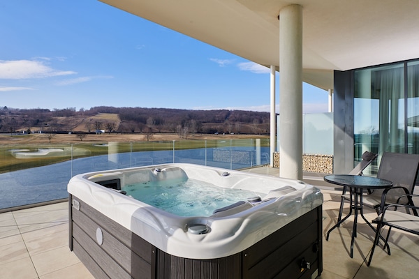 Family Boutique Suite | Private spa tub