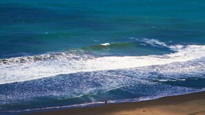 A beach with waves approaching the shore. - Strawberry Milk B&B (Taitung)