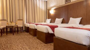 Vierpersoonskamer | Een kluis op de kamer, gratis wifi, rolstoeltoegang