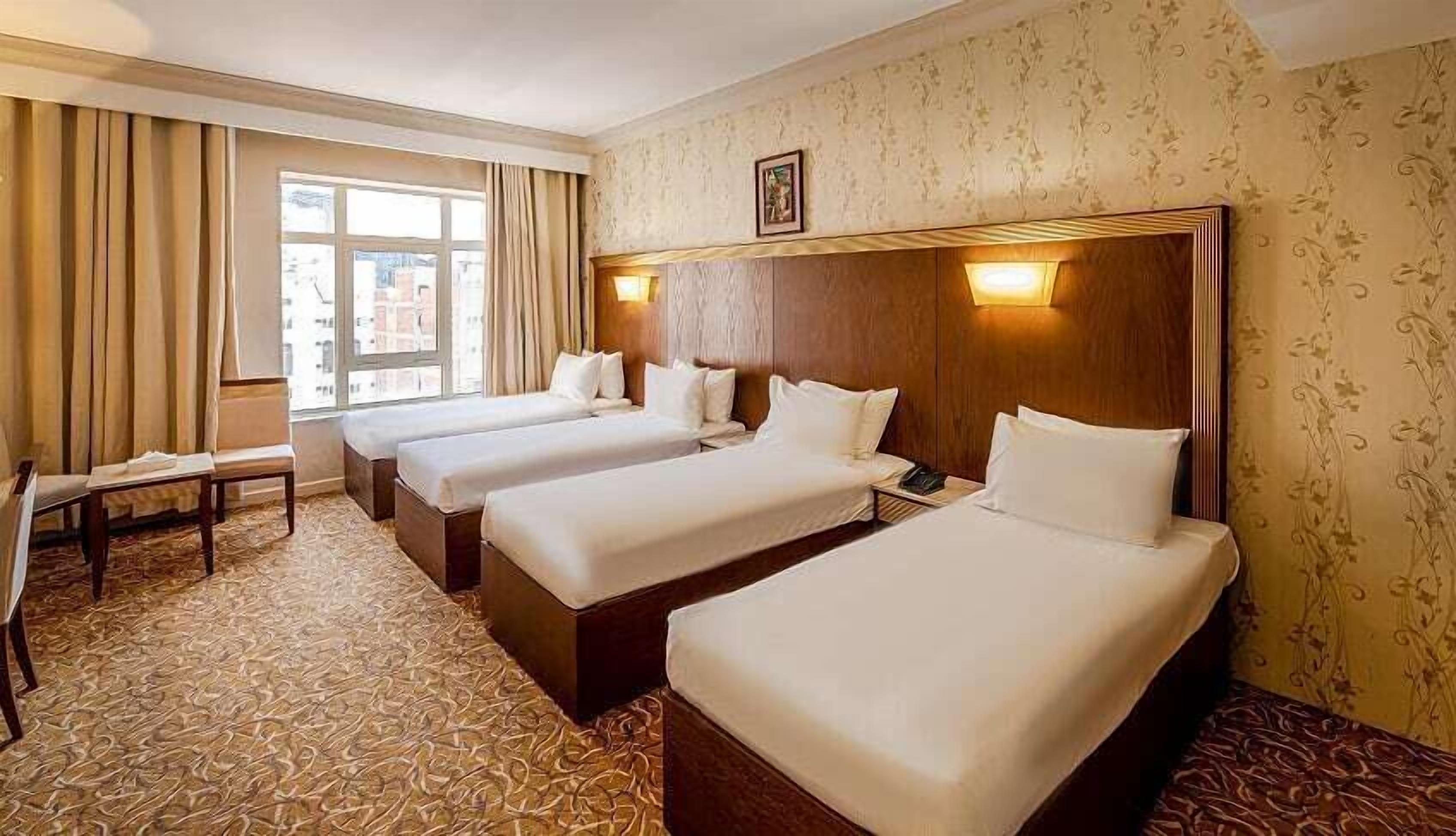 Vierbettzimmer | Zimmersafe, kostenloses WLAN, Rollstuhlgeeignet