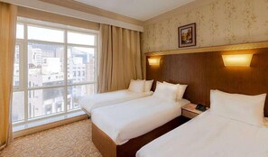 Dreibettzimmer | Zimmersafe, kostenloses WLAN, Rollstuhlgeeignet