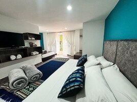 Elite Quadruple Room, Balcony | Egyptian cotton sheets, premium bedding, memory foam beds, minibar