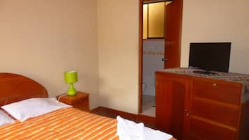 Habitación doble | Edredón, wifi gratis y ropa de cama