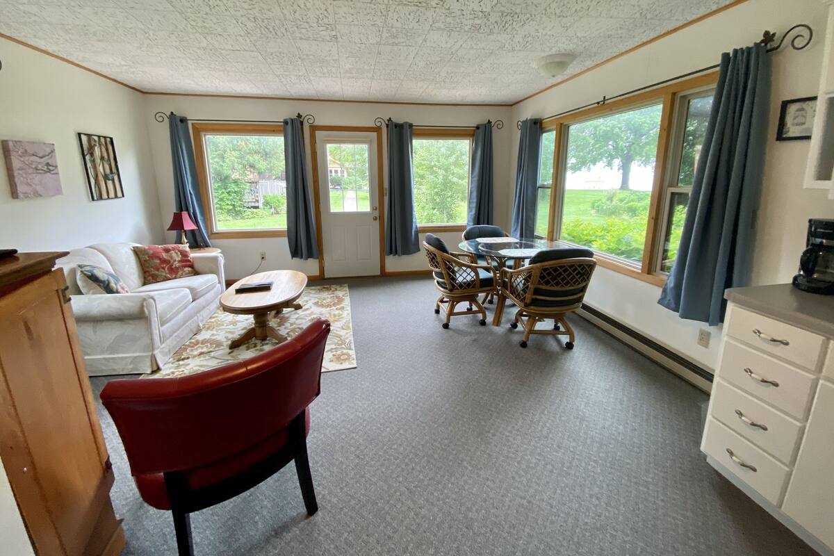Ferienhütte, 1 King-Bett, Nichtraucher | Essbereich im Zimmer