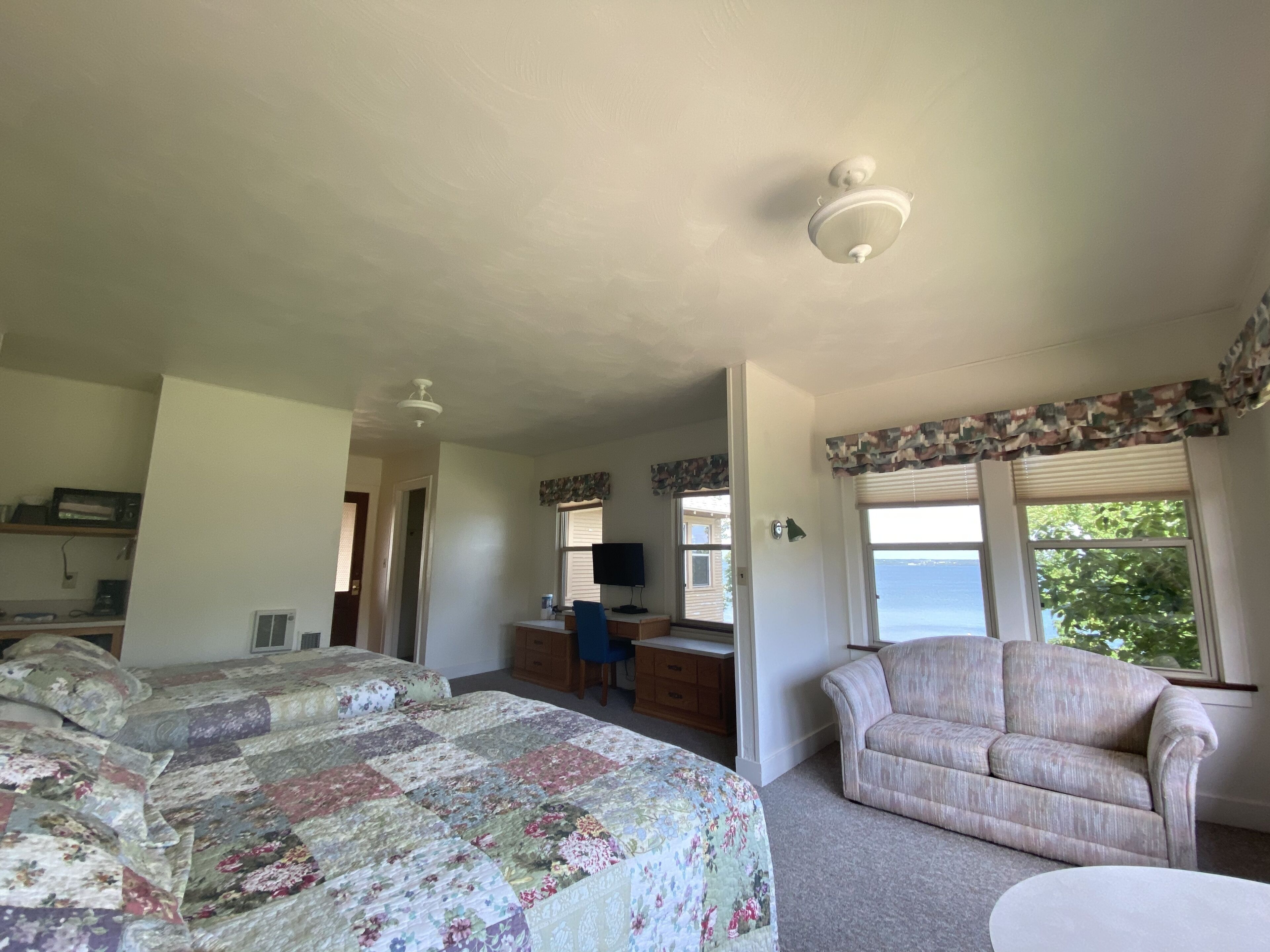 1 bedroom, blackout curtains, wifi, bed sheets