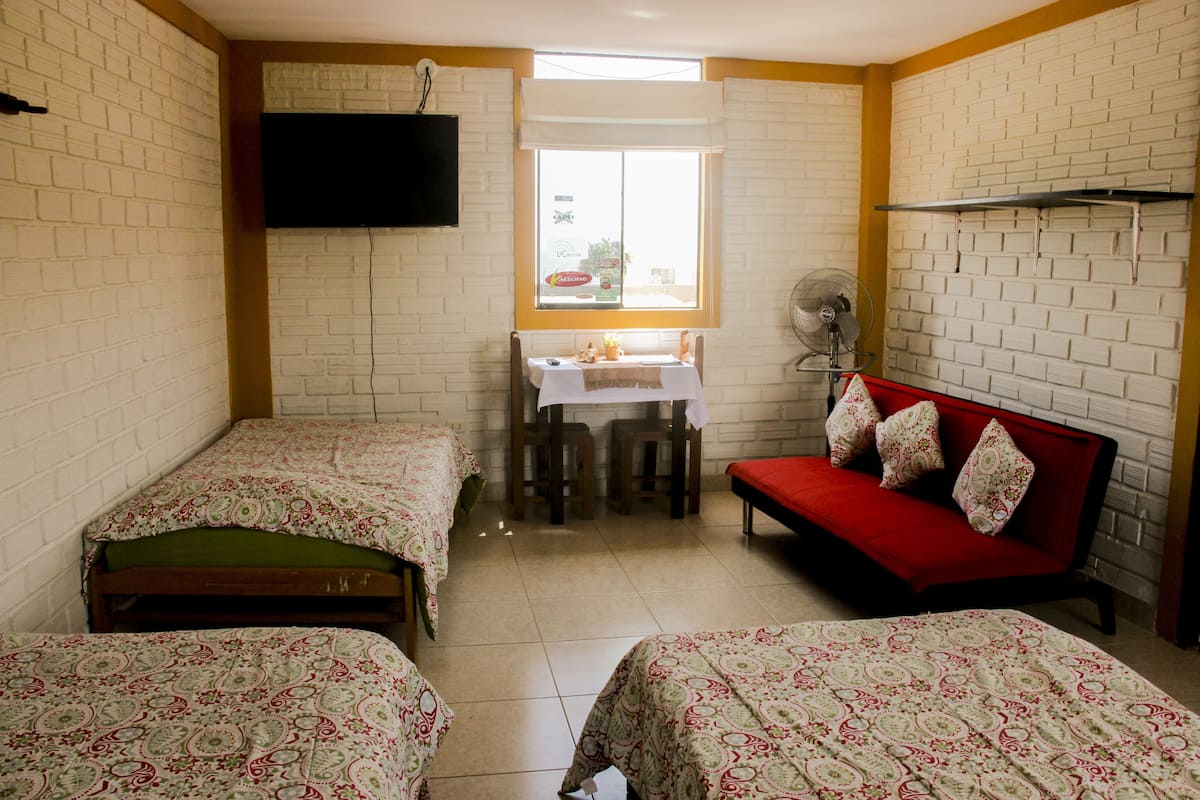 Chambre Triple Classique, 3 lits une place, salle de bains privée