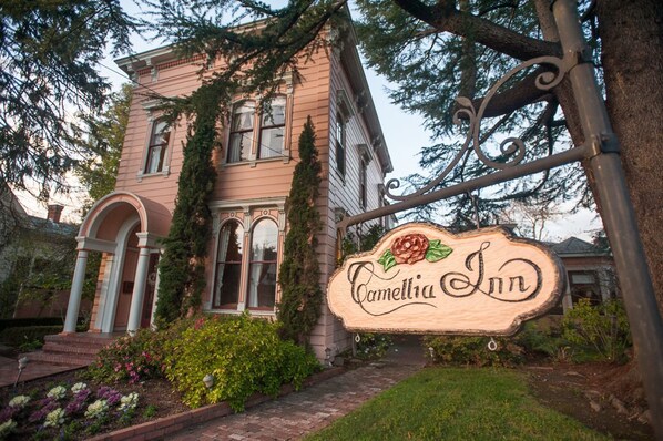 Front of property - Camellia Inn (Healdsburg)