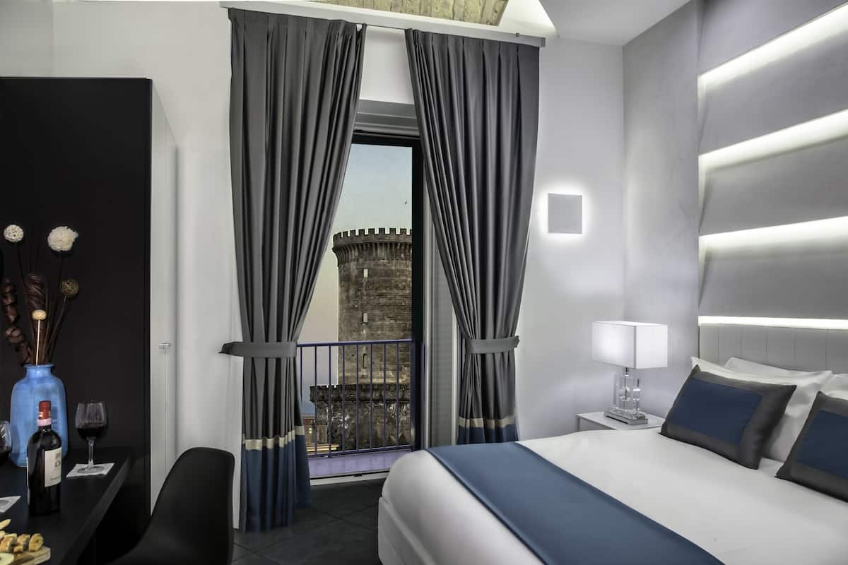 Double Room, Jetted Tub | Premium bedding, minibar, in-room safe, desk