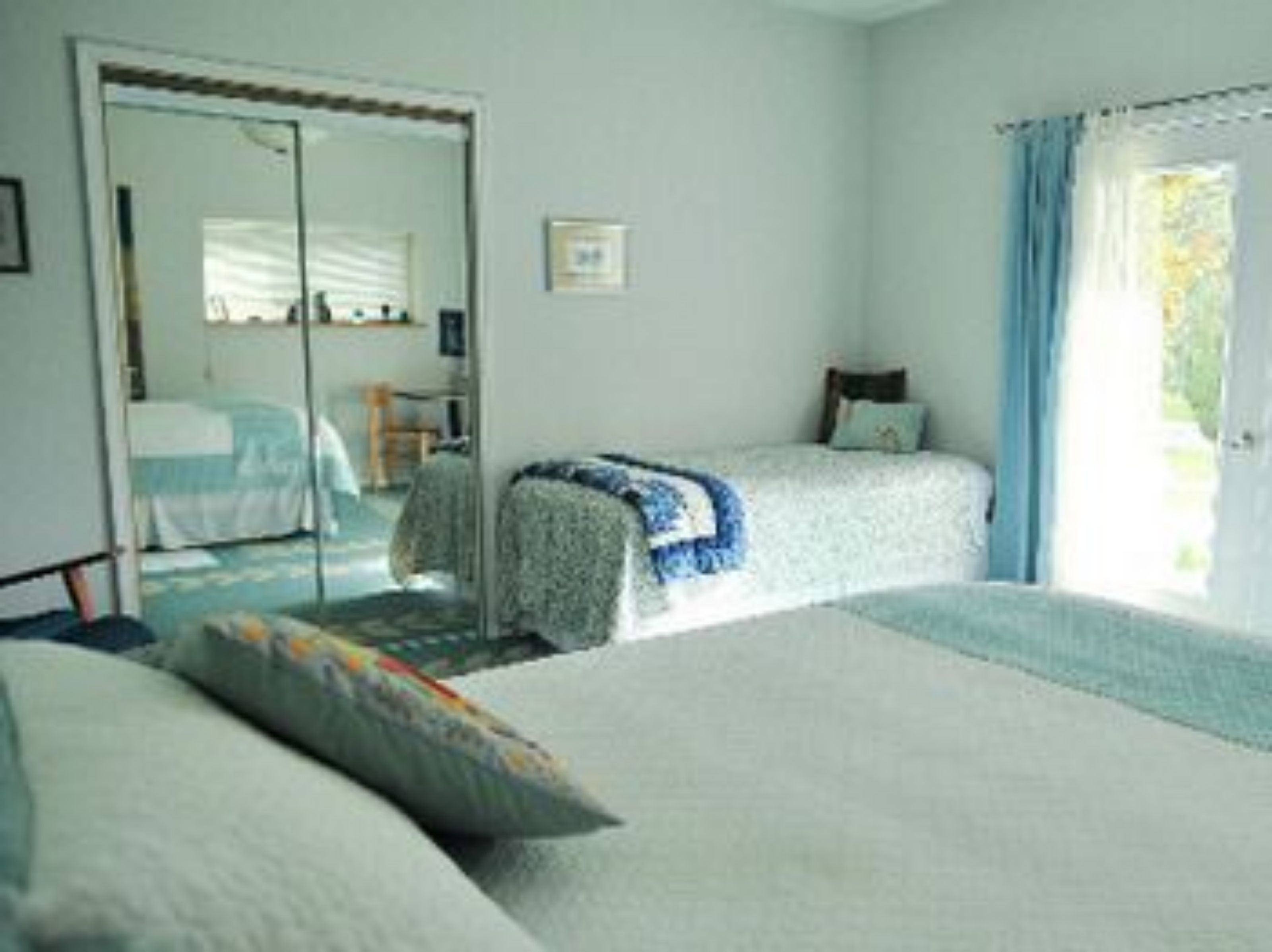 客室ごとに異なる装飾、客室ごとに異なるインテリア、WiFi (無料)、ベッドシーツ