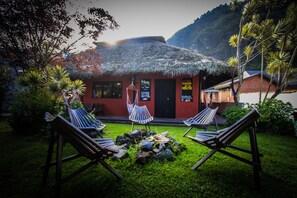 Front of property - Great Hostels Backpackers Los Pinos (Baños de Agua Santa)
