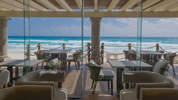 3 restaurants; breakfast, lunch, and dinner served