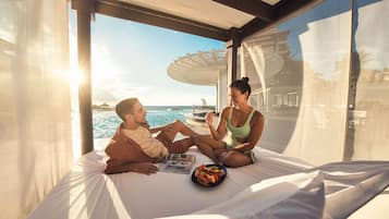 2 piscinas externas, guarda-sóis, espreguiçadeiras