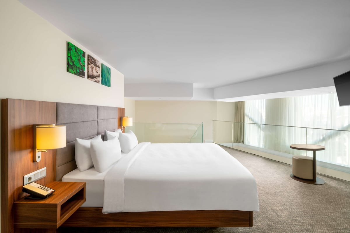 suite, 1 bedroom (old town) | in-room safe, desk, laptop workspace, blackout curtains