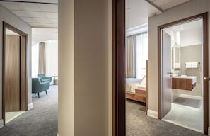 Suite, 1 Bedroom | Living area