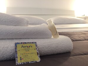 Suite, Balcony, City View | Premium bedding, minibar, desk, free WiFi - Amunì - Palermo (Palermo)