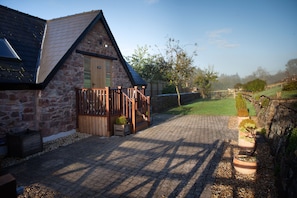 Terrace/patio - Tudor Farmhouse (Coleford)