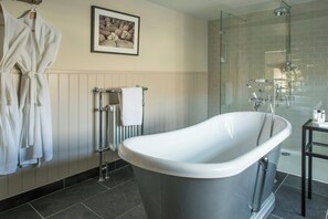 Gratis toiletartikelen, een haardroger, handdoeken
