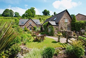 Outdoor dining - Tudor Farmhouse (Coleford)