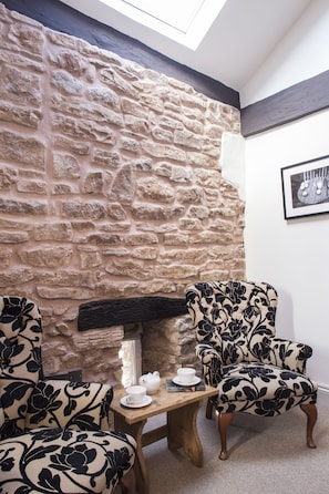 Junior Suite (Superior) | Living area | Flat-screen TV