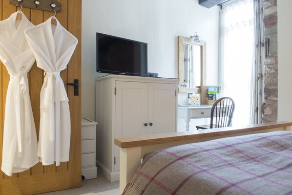 Double Room | Minibar, desk, iron/ironing board, free cribs/infant beds