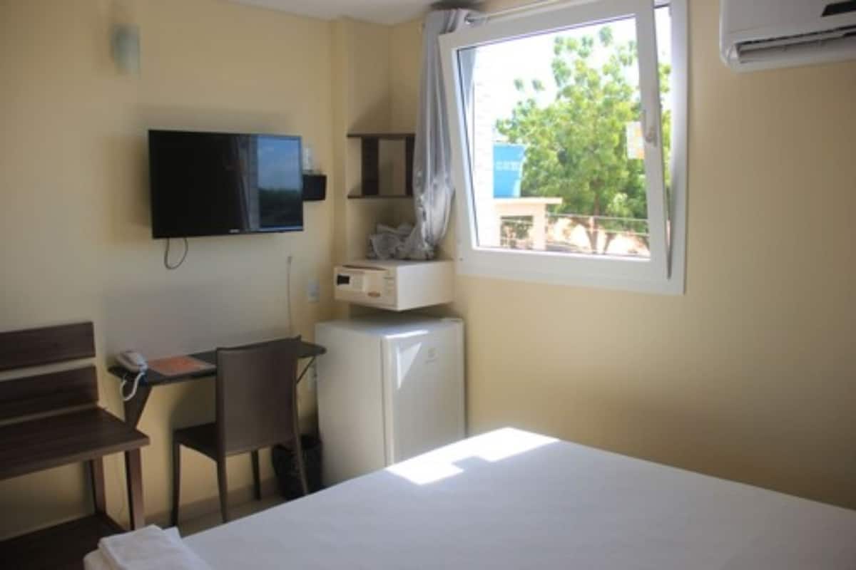 standard room | minibar, in-room safe, desk, free wifi