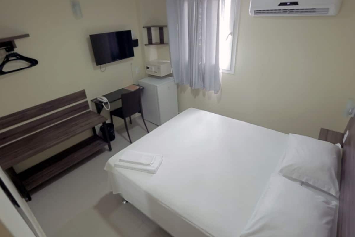 standard room | minibar, in-room safe, desk, free wifi