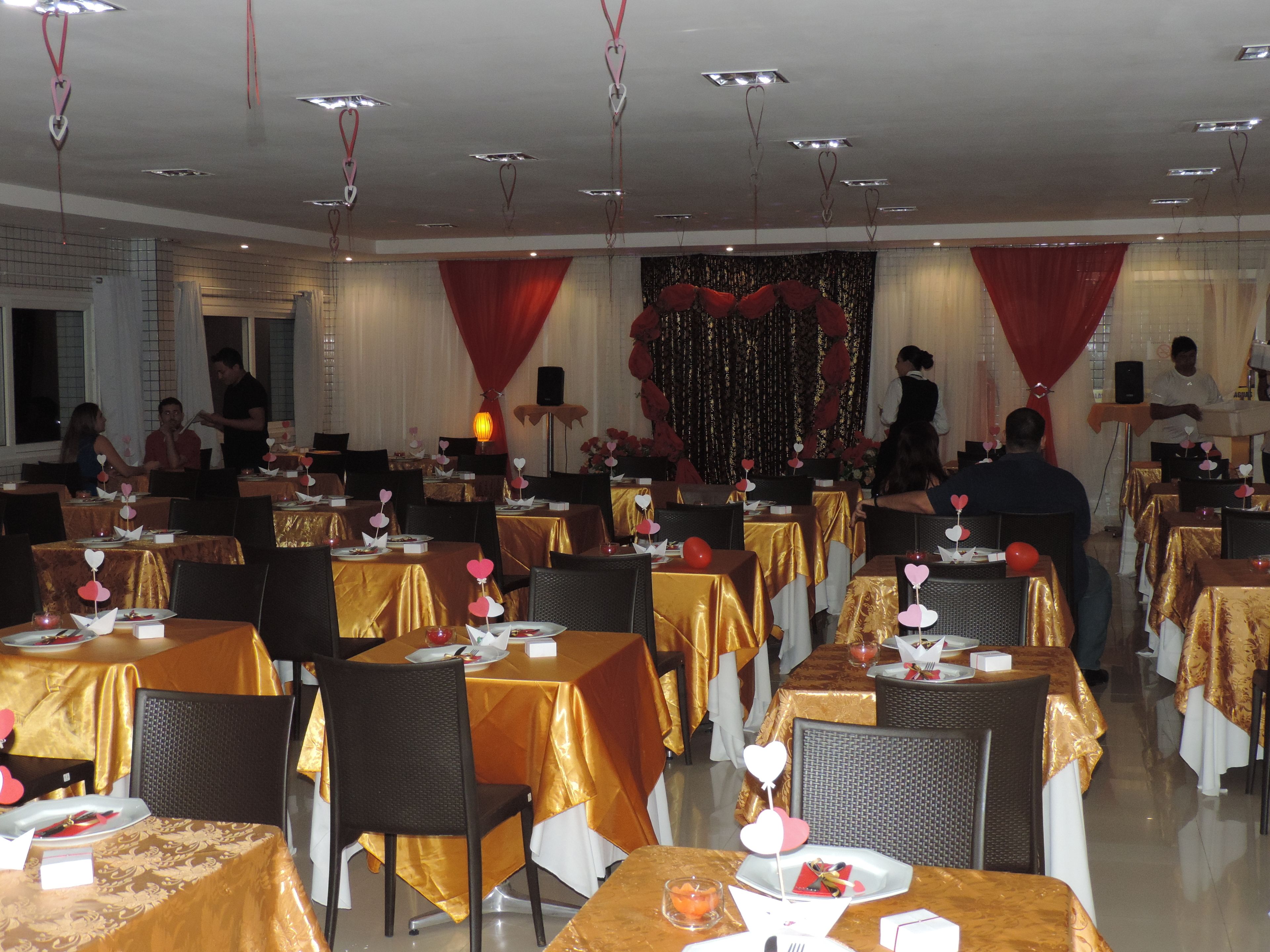 lunch and dinner served