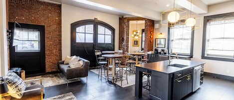 Luxury House, 6 Bedrooms | Living area | Flat-screen TV