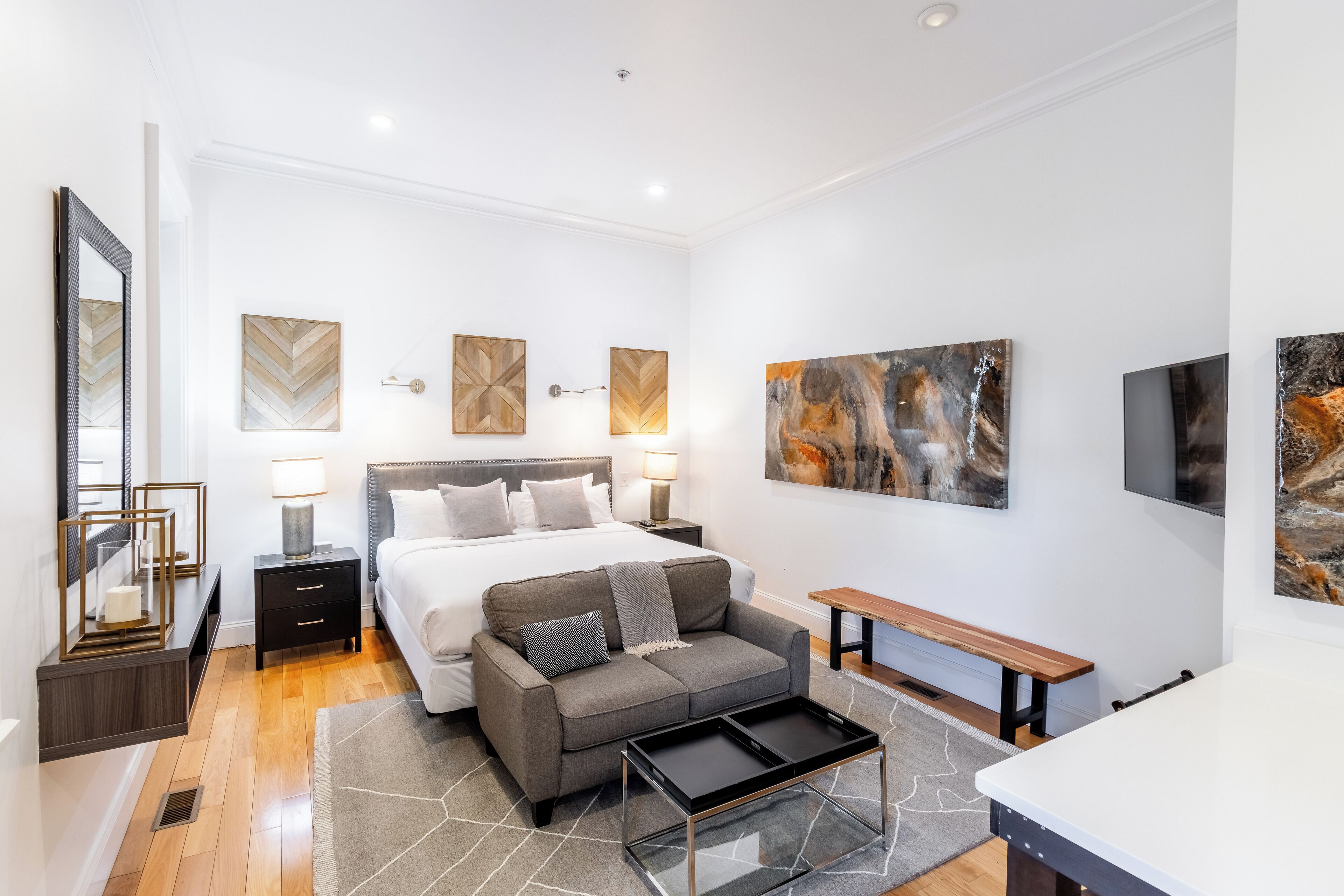 منزل فاخر - ٦ غرف نوم | أغطية فراش متميزة وأسرّة بطبقة علوية مريحة وبديكورات فريدة لكل غرفة