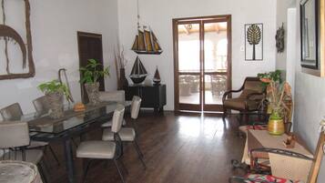 29-inch TV with cable channels