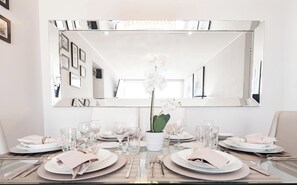 Dining room - Skyliving Towers Apartments (Lima)