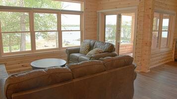 Cabin, 3 Bedrooms, Harbour View | Living room | Flat-screen TV, fireplace