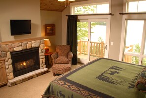 1 bedroom, desk, bed sheets - Trappers Landing Lodge (Walker)