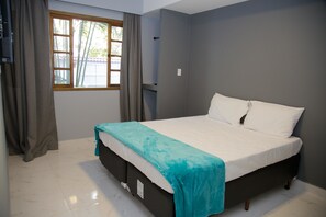 Suite, hageutsikt | Sengetøy av topp kvalitet, wi-fi (inkludert) og sengetøy