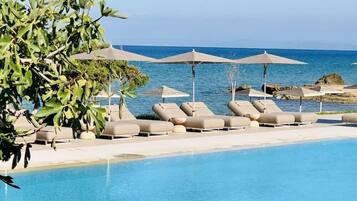 Piscina coberta i piscina a l'aire lliure