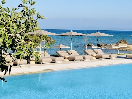 Indoor pool, outdoor pool