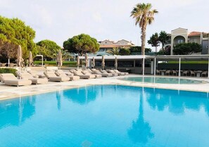 Indoor pool, outdoor pool - The Bay (Zakynthos)