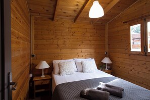 Superior-Bungalow, 2 Schlafzimmer | 1 Schlafzimmer, Zimmersafe, Babybetten, WLAN