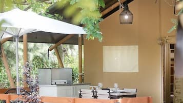 Tent | Private kitchen | Fridge, microwave, stovetop, electric kettle