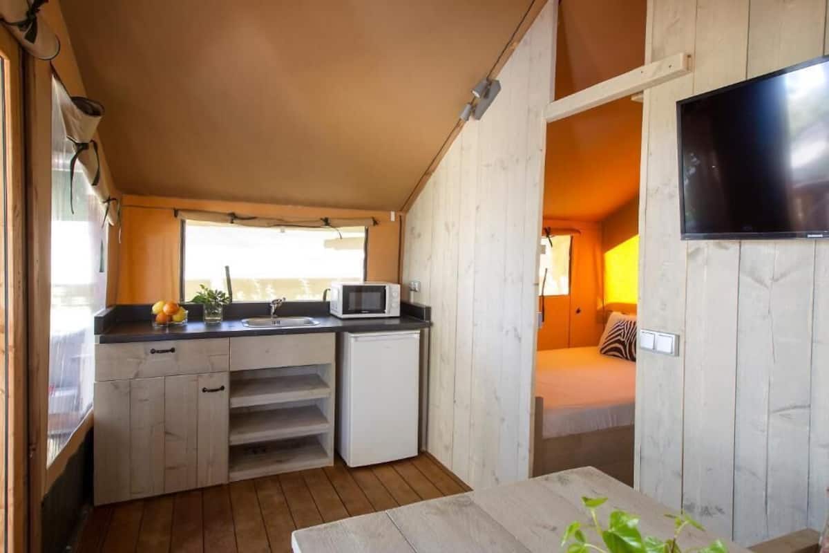 Caja de seguridad en la habitación, cunas, wifi y ropa de cama