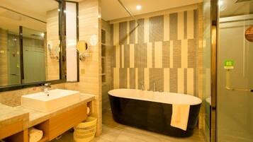 Suite Room | Bathroom | Shower, free toiletries, hair dryer, slippers