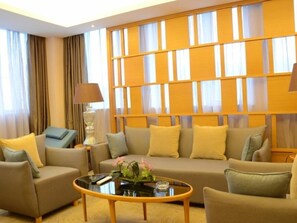 Deluxe Suite | Living room | TV - GreenTree Eastern Bijie Qixingguan Zhaoshanghuayuan Hotel (Bijie)