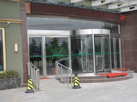 Property entrance. GreenTree Inn XuZhou PiZhou Xinsu Center Fuzhou Road Express Hotel
