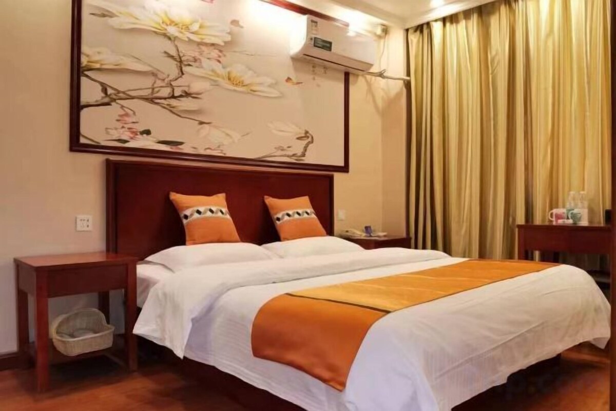 Cortinas opacas, tabla de planchar con plancha, wifi gratis