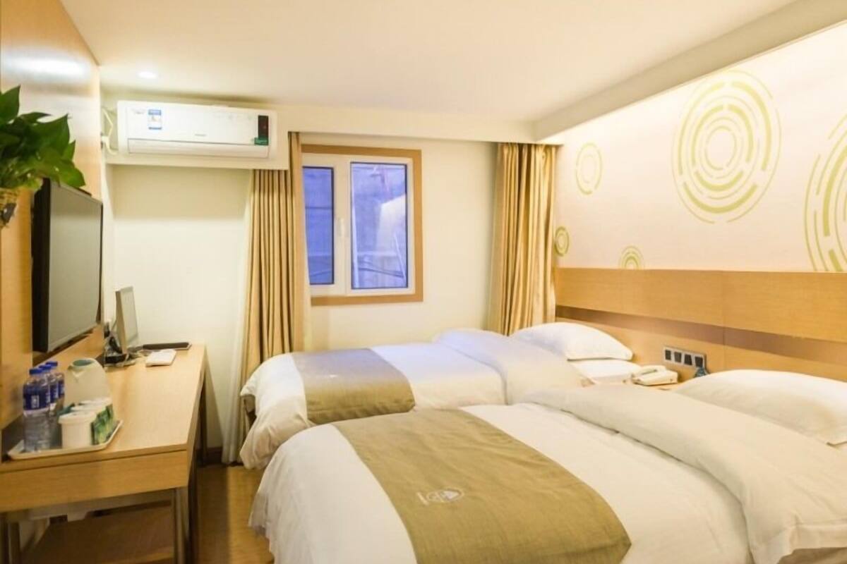 Free WiFi, bed sheets