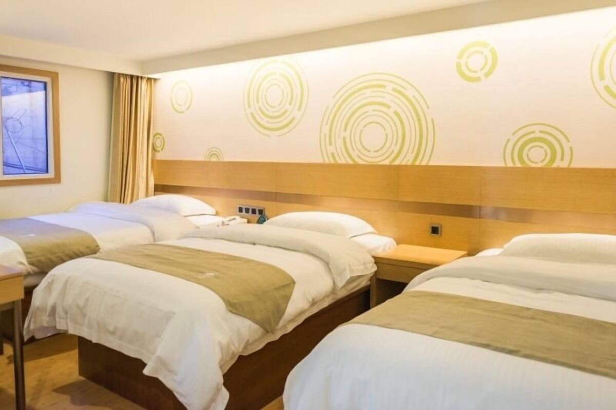 Free WiFi, bed sheets