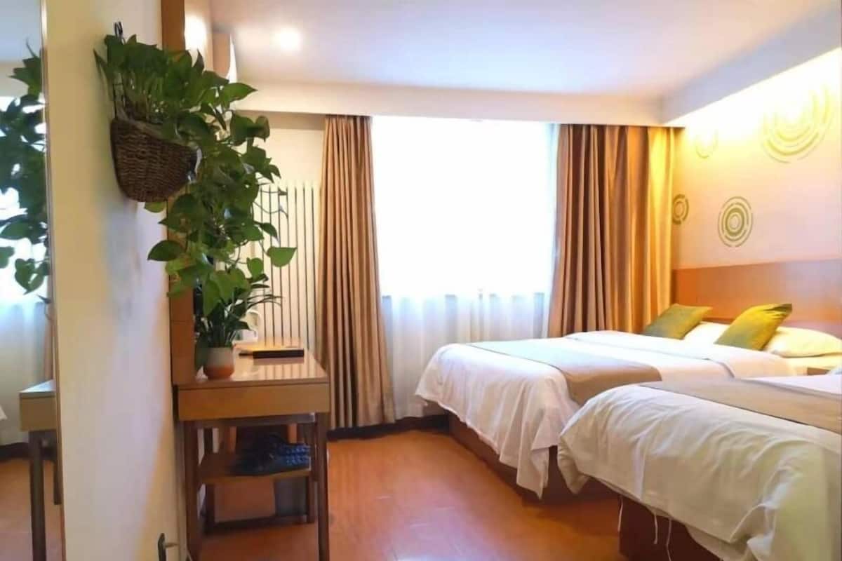 Free WiFi, bed sheets