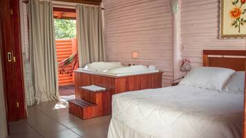 Quarto casal romântico, 1 quarto | Individualmente decorados, individualmente mobiliados, cortinas blackout